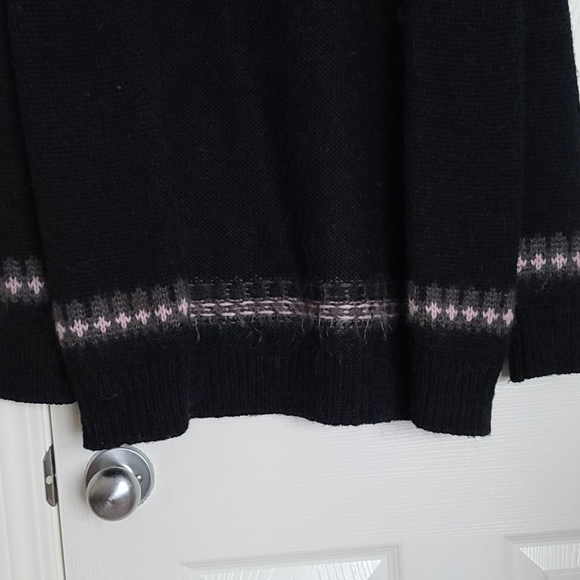 **3 FOR $25** TNA sweater - Picture 3 of 4